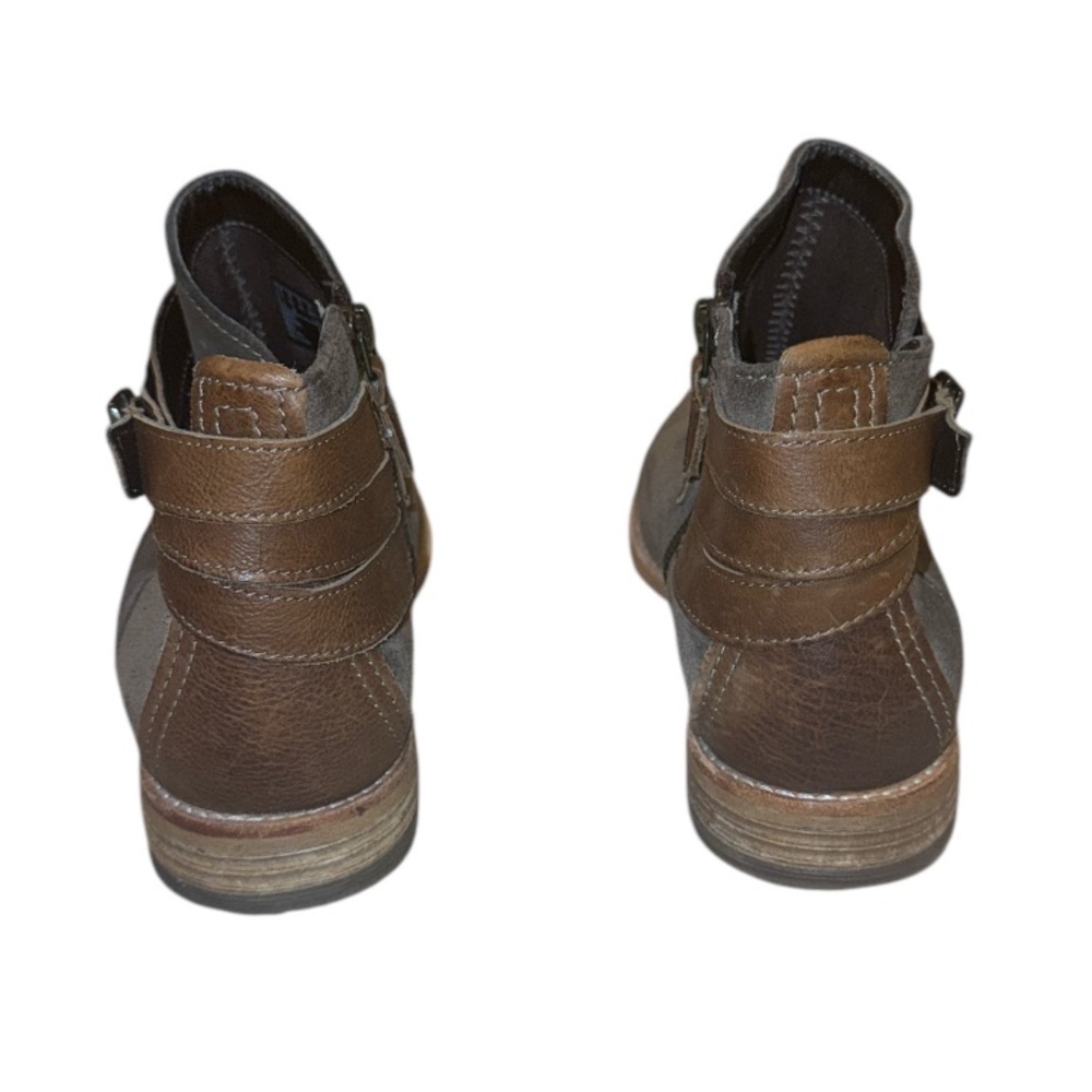 Clarks NWOT Dark Grey Suede Booties - Picture 4 of 6